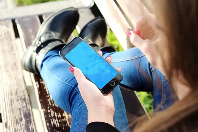 How AI is Transforming Smartphone Functionality